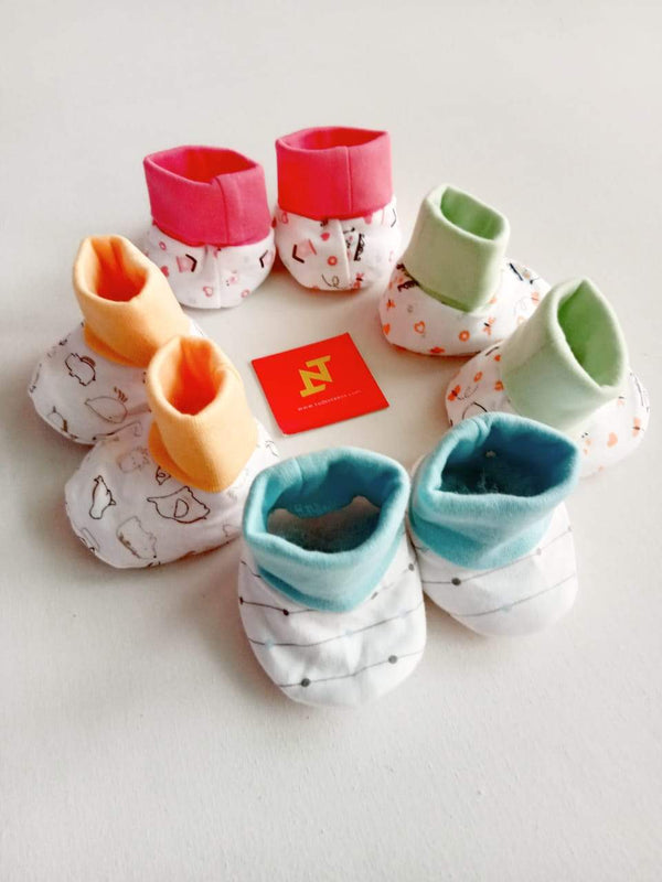 Pack of 4 Cotton Booties (0-1M)