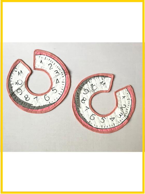 BB37-Pack of 2 Clock Bibs